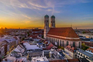 Sunset Walking Tour with Drink Stop