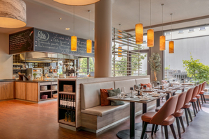 Oléo Pazzo Restaurant/Bar