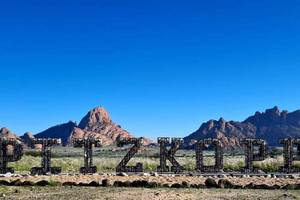 Spitzkoppe & Desert Magic: Arches, Art & Sunset Views