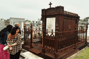 New Orleans: Secrets and Societies Cemetery Experience