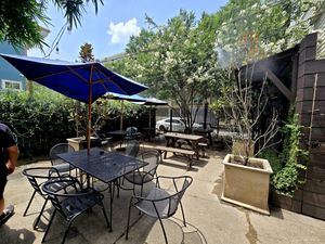 The Avenue Pub
