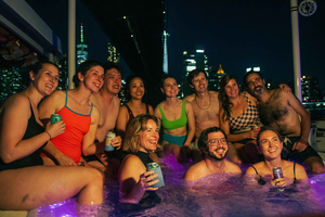 Lyxig bubbelbadsbåt runt NYC och statyn, privat bubbelbad för upp till 10