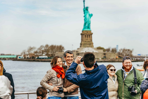 NYC: 2,5-stündige Best-of-NY-Bootstour mit Skip-The-Box-Office