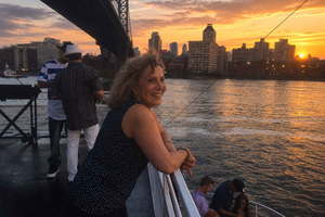 NYC: Evening Sunset Skyline Cruise with Full Bar
