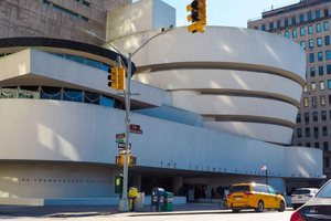 NYC: Guggenheim Ticket & Digital Tour with a City Walk