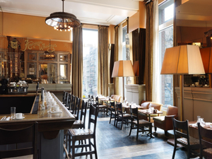 Grand Bar & Salon