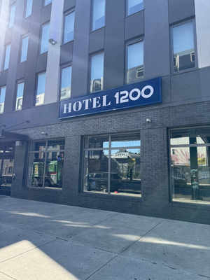 Hotel 1200