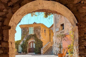 Explore Èze and the Côte d’Azur in a Renault Mégane E-Tech