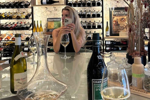 Intimate champagne tasting in the heart of Nice
