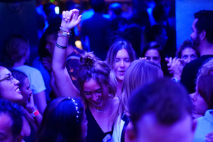 Nice: 4 barer och 1 klubb Rolig barrunda med gratis shots