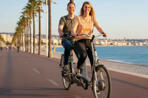 Hyr en tandemcykel längs Promenade des Anglais