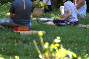 Yoga, engaged meditation, and mindful tasting in Nice