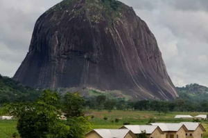 Abuja: Zuma Rock Horseback Ride with Lunch & Resort Access