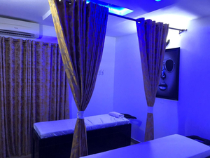 24/7 Skenzyyoung Discrete Spa
