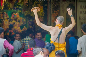 From Delhi: Mathura Vrindavan Holi Festival With Tour Guide