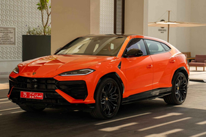 Maskat: zwiedzanie miasta Lamborghinim z lunchem i przejażdżką o zachodzie słońca
