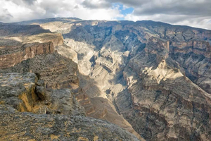 Muscat: Jebel Shams Balcony Walk & Wadi Nakhr Shared Tour