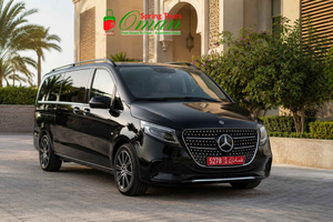 Masqat: Ylellinen kaupunkikierros Mercedes V 300:lla ja lounas