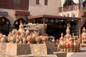 Masqat: Nizwan linnoitus, souq ja Birkat Al Mouz – opastettu kierros ja lounas
