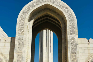 Muscat: Private Full-Day Highlights Tour with Lunch