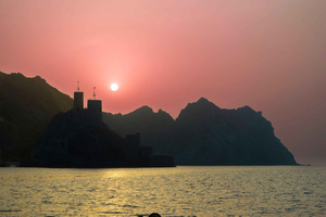 Muscat: Auringonlaskuristeily Al Jalalin linnoituksen ja Miranin linnoituksen kanssa