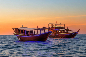 Maskat: Traditionelle Omani-Dau-Sonnenuntergangsfahrt & Küstenpanorama
