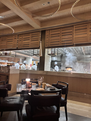Brezza Restaurant & Rooftop Bar
