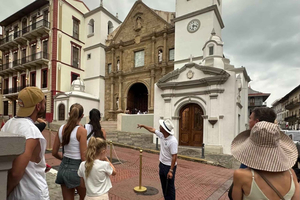 Tour a piedi del Casco Viejo: storia, cultura e degustazione locale