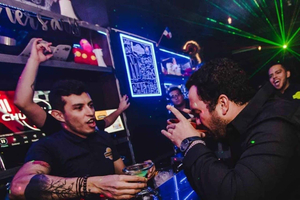 Tour in discoteca in auto privata: i migliori club e rooftop, centro storico