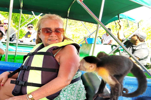 Ciudad de Panamá: tour privado por el lago Gatún con almuerzo y monos