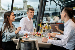 Festive Paris Lunch Cruise on Christmas Day