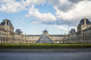 Eintritt in den Louvre, Kaffee im Café & Flussfahrt auf der Seine
