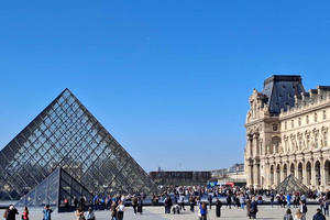 Louvre Museum Guided Tour in French for Families