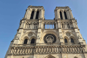 Notre Dame Cathedral Tour with French-Speaking Guide