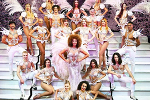 Paryż: 3-daniowa kolacja i pokaz w Paradis Latin Cabaret