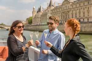 Paris: Krydstogt med champagnesmagning med afgang fra Eiffeltårnet