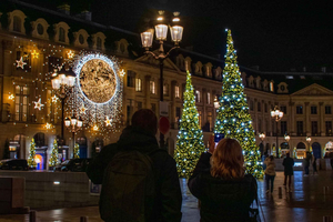 Paris Christmas Lights Walking Tour with Local Guide
