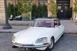 Pariisi: Citroën DS -autolla tehty kaupunkikierros.