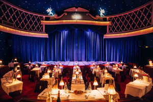 Paris : Dîner-spectacle Cabaret La Nouvelle Eve