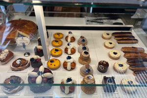 Paris Montmartre Pastry Tour: Classics and Innovations