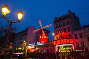 Pariisi: Moulin Rouge Show shampanjan ja kyydin kanssa.