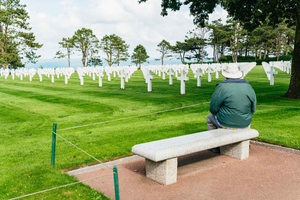Paris: Normandy D-Day Sites Guided Day Trip with Lunch