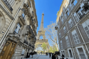 Yksityinen kierros Eiffel-tornin huipulle Pariisissa, nouto hotellilta