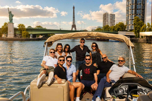Paris: Private pontoon boat cruise on the Seine