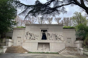 Père Lachaise Cemetery Guided Walking Tour