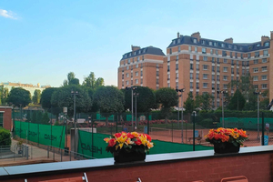 Privat tennistræning på grusbaner med transport