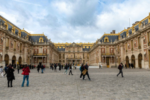 Versailles: Skip-the-Line Palace & Gardens Small Group Tour