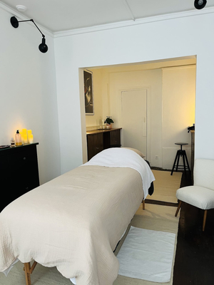 Massage Studio Montmartre by Caroline - Drainage lymphatique corps & visage Renata França I Massage abdominal Chi Nei Tsang