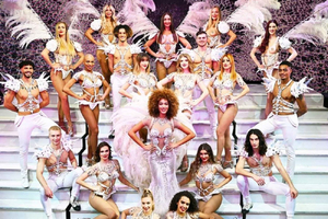 París: Cena de 3 platos y espectáculo en el Cabaret Latino Paradis