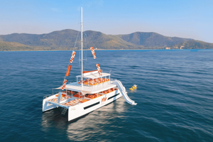 Pattaya: 3 Islands Yacht Sunset Party med live-DJ och buffé